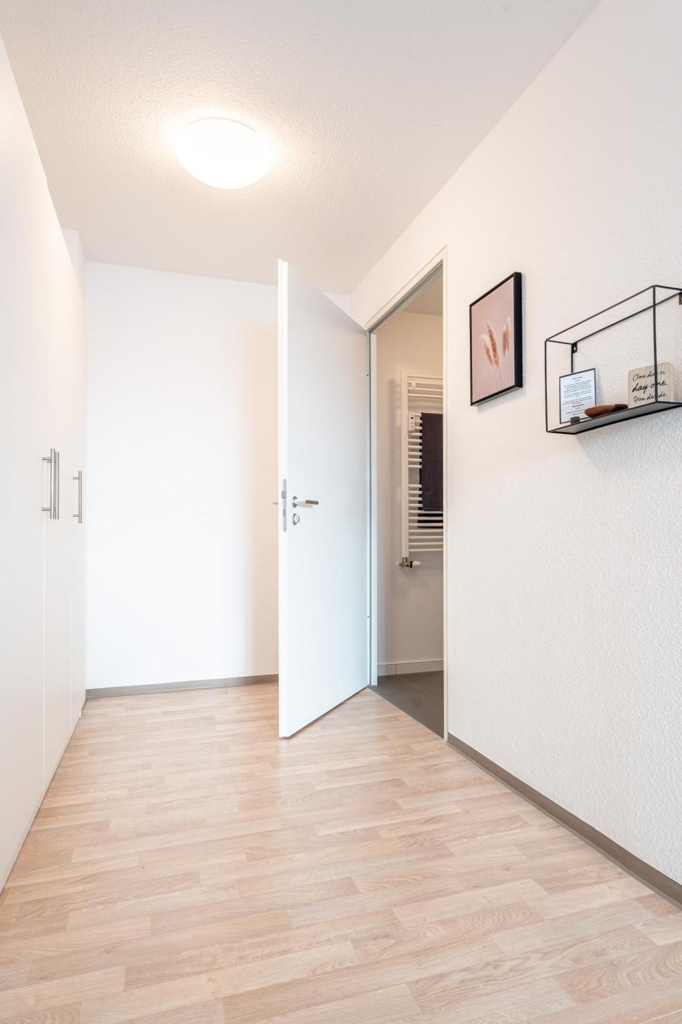 Neu☆Business Apartment☆Messe/Airport☆Tiefgarage Leinfelden-Echterdingen Ruang foto